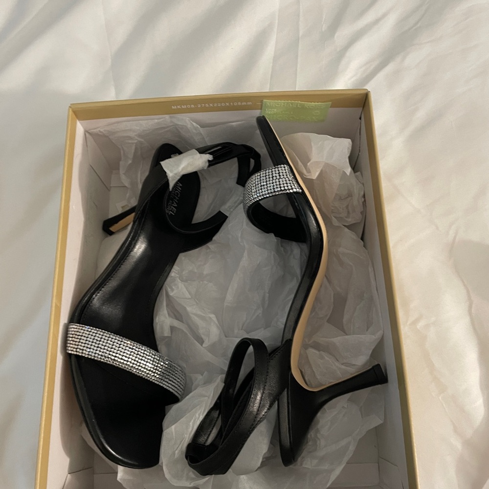 NWT Michael kors black Carrie sandal.